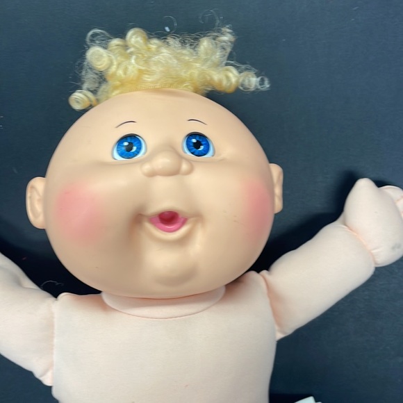 Cabbage patch doll - Picture 2 of 4